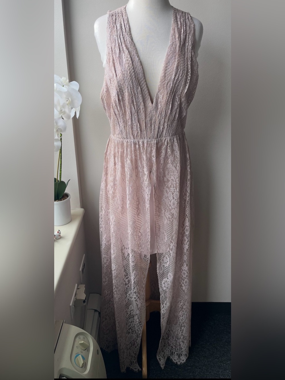 $698 Alice + Olivia Julissa Lace Maxi Dress Blush Pink - Size  Large L / 10
